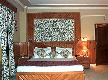 Una Comfort Nandini Hotel Dharamshala Exterior photo